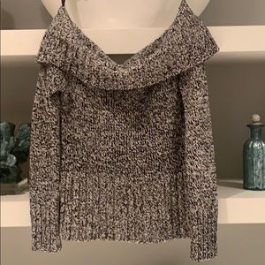 Off the shoulder - White House/ Black Market